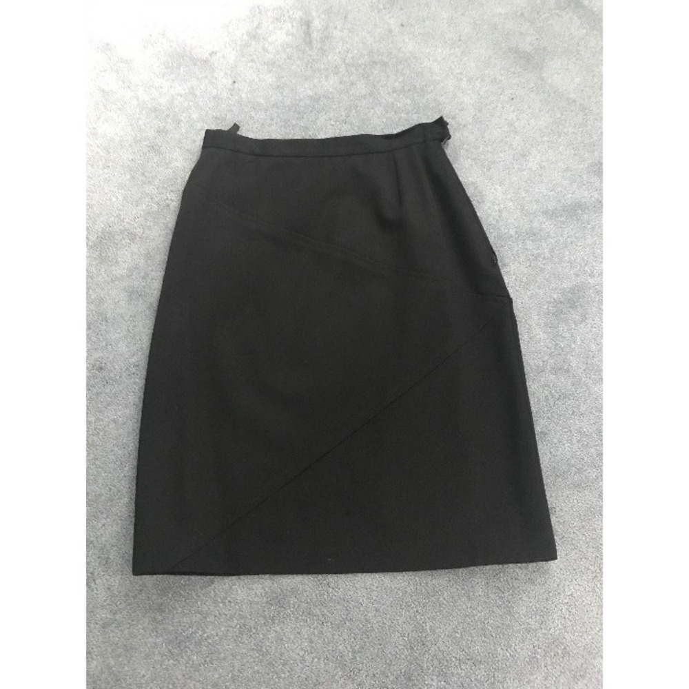 black skirt